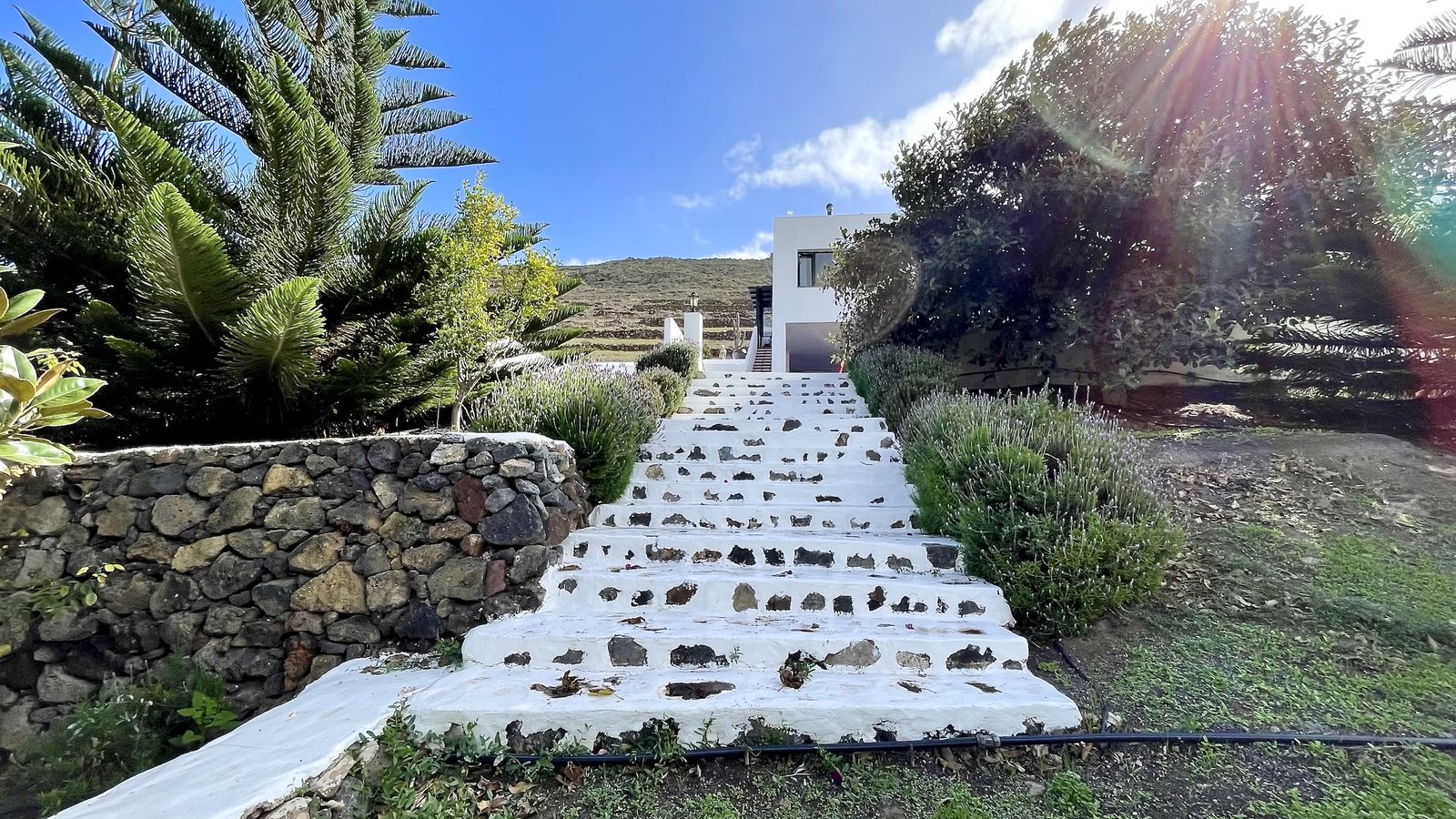 Finca El Pedregal — off-grid country estate