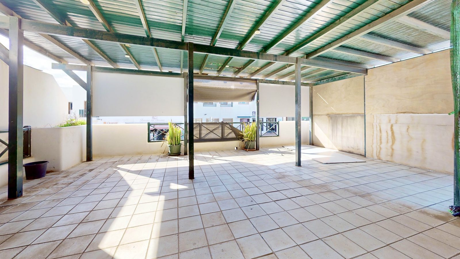 Commercial unit in Shopping Center Yaiza