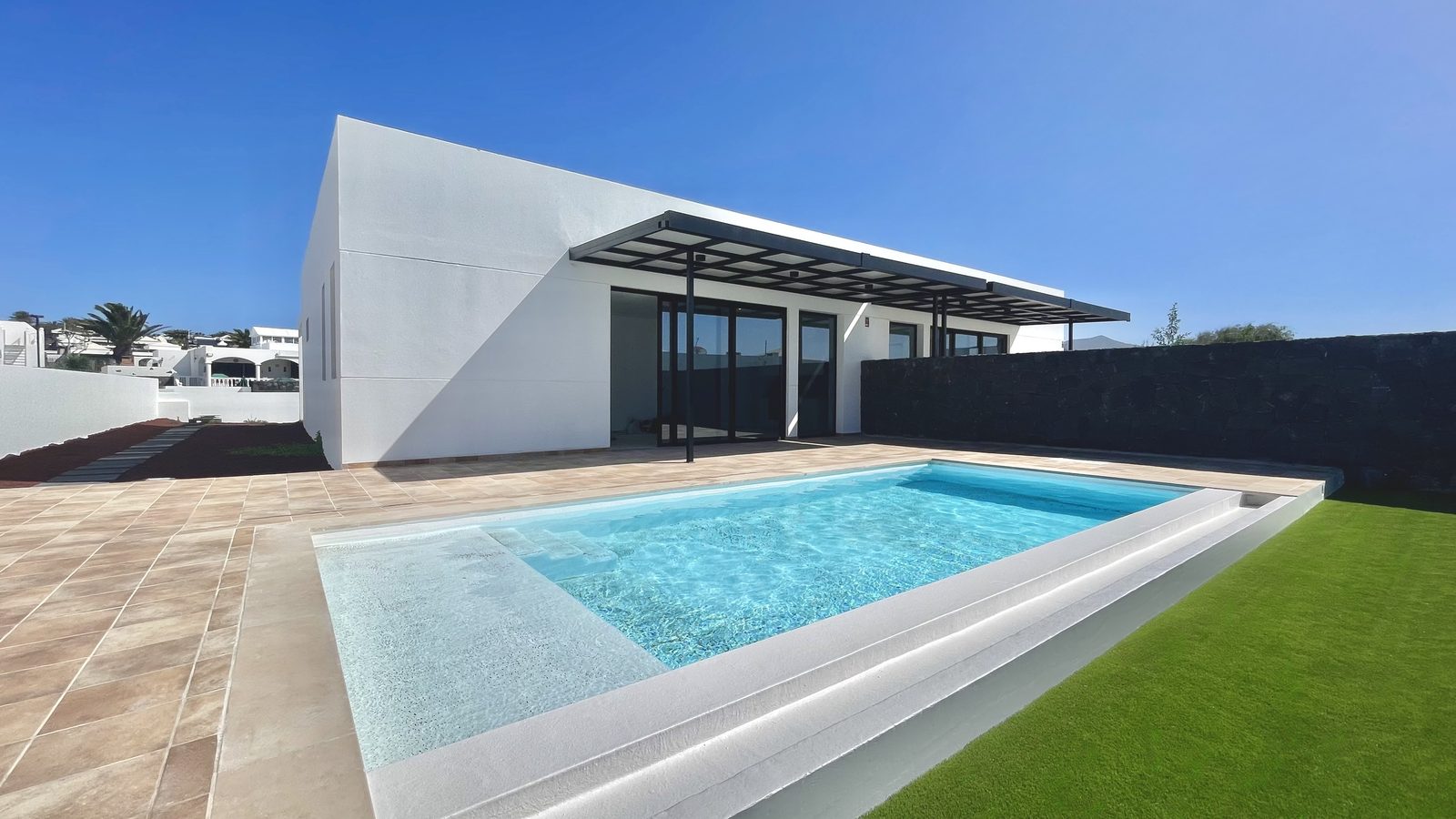 Newly built modern villa with pool in Montaña Roja