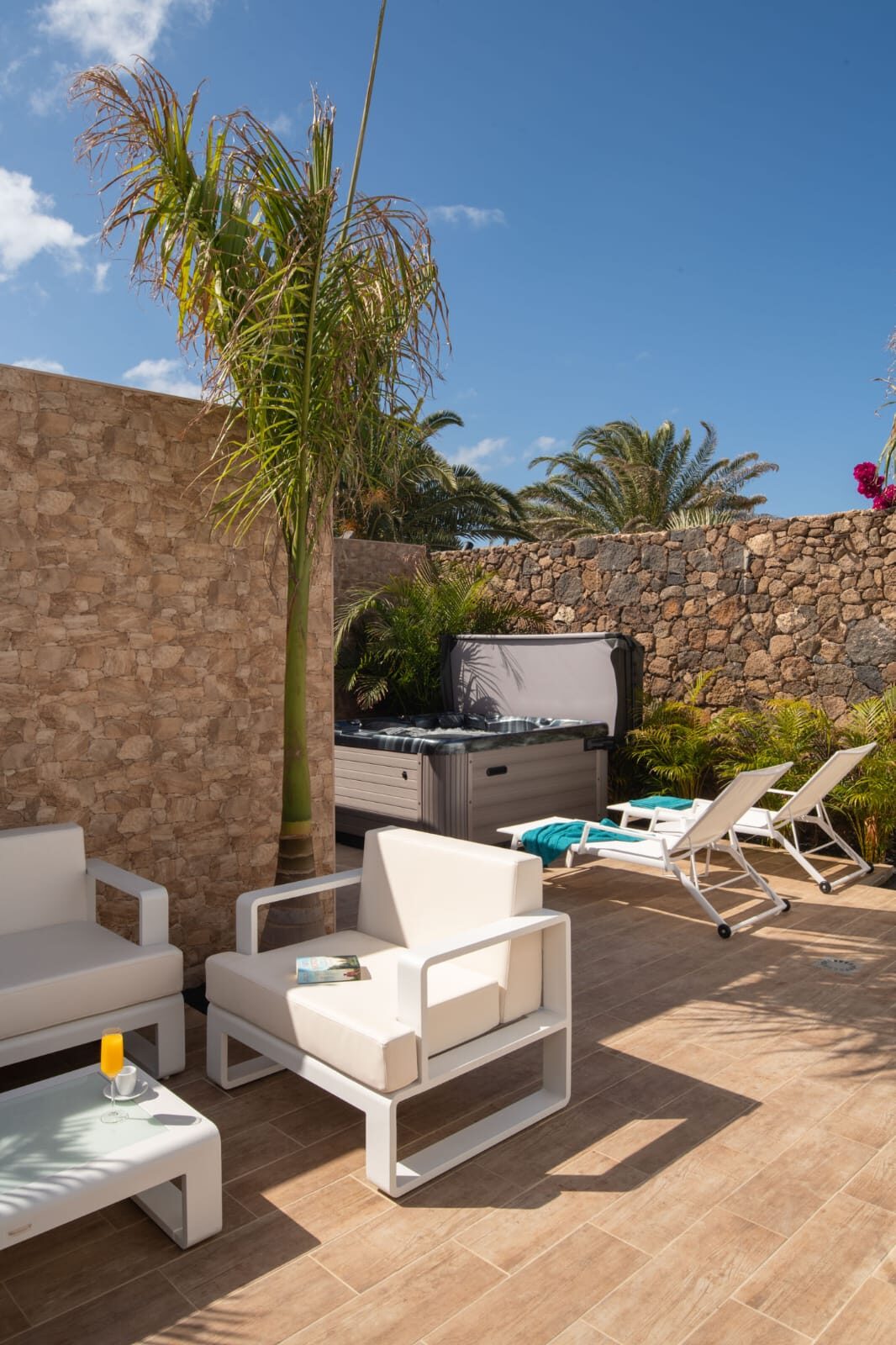 Photo 25 — Guest apartment and its terrace