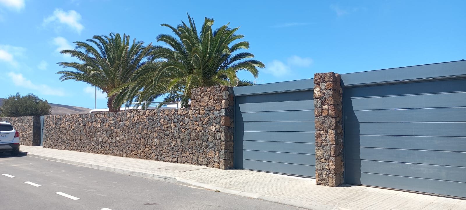 Photo 32 — Plot, entrance and surroundings